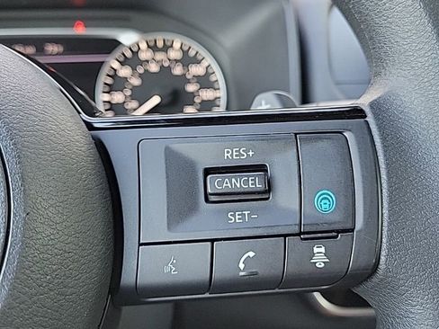 Used 2023 Nissan Rogue SV image 29