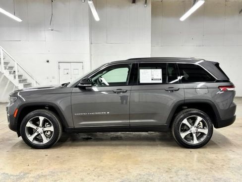 Used 2023 Jeep Grand Cherokee Limited AWD/4WD image 4