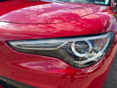 Used 2018 Alfa Romeo Stelvio AWD image 18
