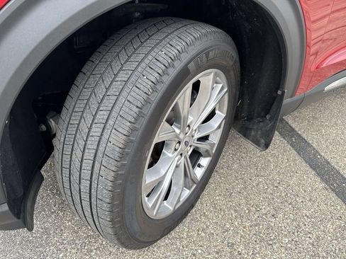 Used 2023 Ford Explorer XLT w/ Equipment Group 202A AWD/4WD image 3