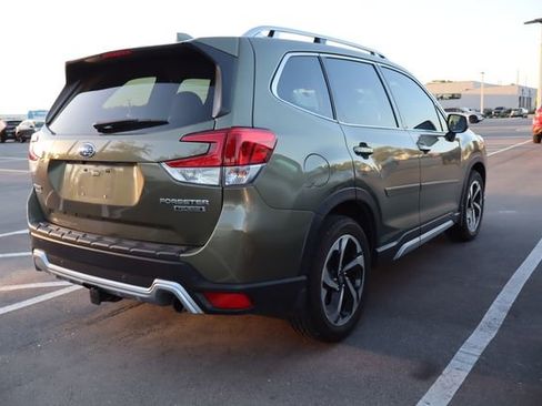 Used 2022 Subaru Forester Touring image 2