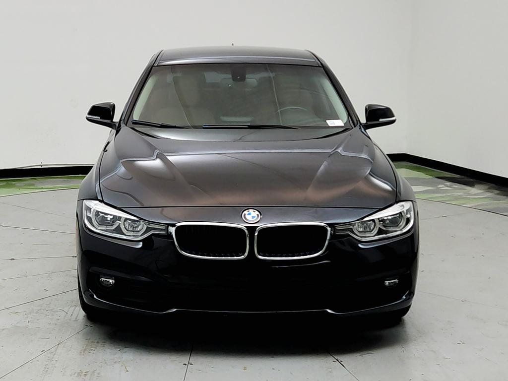 Used 2018 BMW 320i Sedan RWD image 2