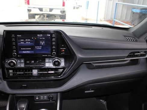 Used 2022 Toyota Highlander XSE AWD/4WD image 24