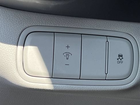Used 2025 Hyundai Venue SEL FWD image 30