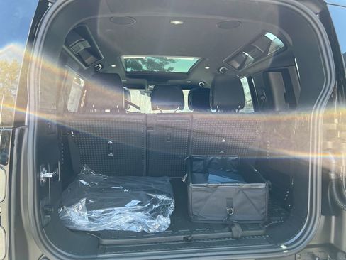 New 2026 Land Rover Defender 110 X-Dynamic SE image 27