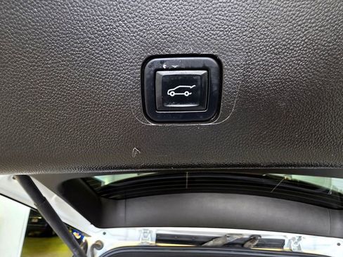Used 2023 Chevrolet Traverse High Country AWD/4WD image 16