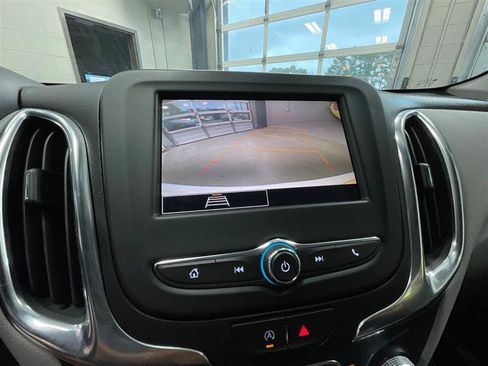 Used 2022 Chevrolet Equinox LT FWD image 17