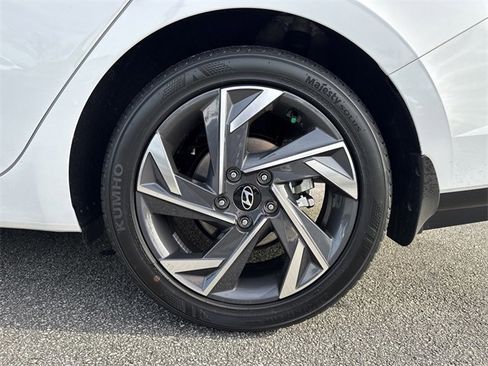 Certified 2025 Hyundai Elantra SEL image 19