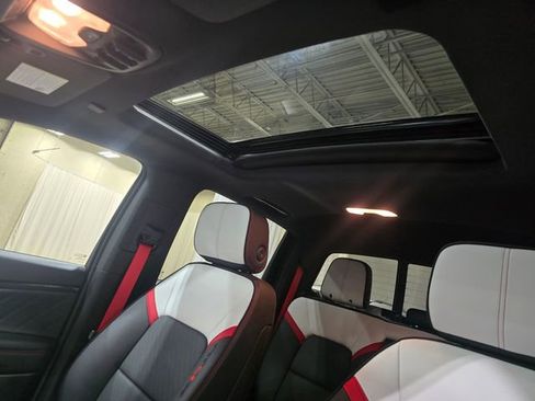 Used 2025 GMC Canyon AT4 w/ AT4X Package AWD/4WD image 6