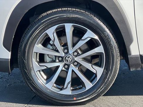 Certified 2022 Toyota Corolla Cross XLE w/ Convenience Package image 27