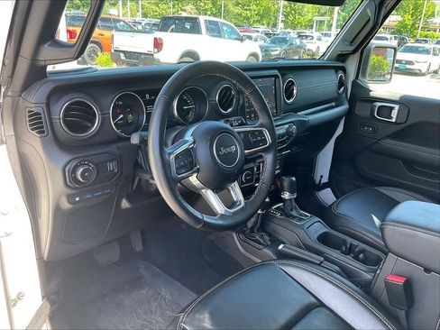 Used 2023 Jeep Wrangler Unlimited Sahara w/ Cold Weather Group AWD/4WD image 8