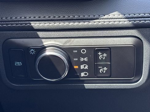 Used 2025 Ford Mustang Premium image 25