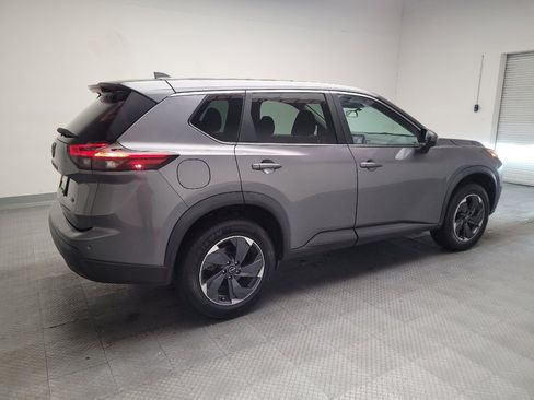 Used 2024 Nissan Rogue SV FWD image 10