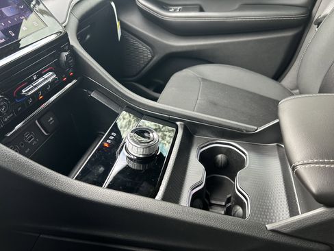 New 2025 Jeep Grand Cherokee L Laredo image 23