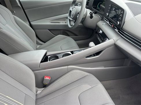 New 2025 Hyundai Elantra Blue image 17