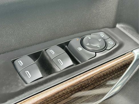 Used 2020 Chevrolet Silverado 1500 LT Trail Boss AWD/4WD image 8