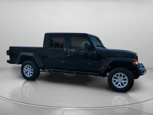 Used 2023 Jeep Gladiator Sport AWD/4WD image 33