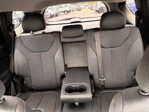 Used 2019 Hyundai Santa Fe SEL FWD image 18