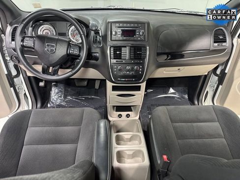 Used 2016 Dodge Grand Caravan SE image 12