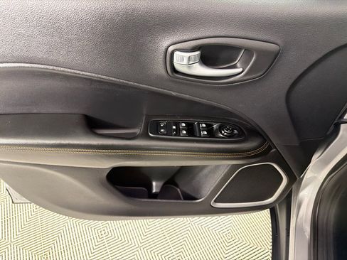 Used 2018 Jeep Compass Limited image 11