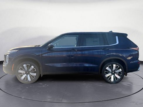 New 2026 Mitsubishi Outlander SE image 2