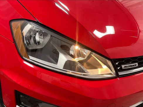 Used 2017 Volkswagen Golf Alltrack S image 32