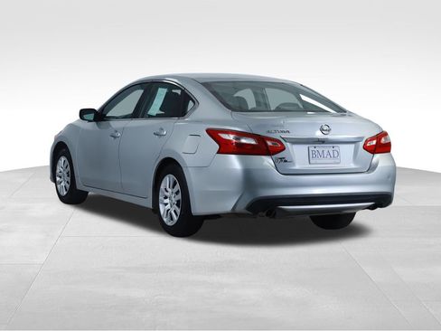 Used 2016 Nissan Altima 2.5 S w/ Power Driver Seat Package FWD image 9