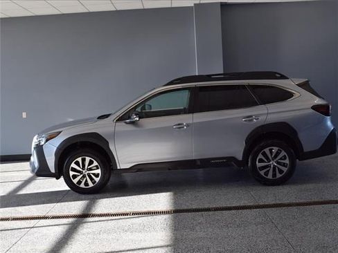 Used 2024 Subaru Outback Premium image 7