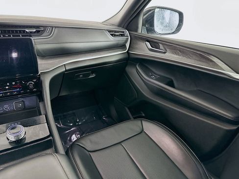 Certified 2024 Jeep Grand Cherokee L Limited w/ Luxury Tech Group II image 36