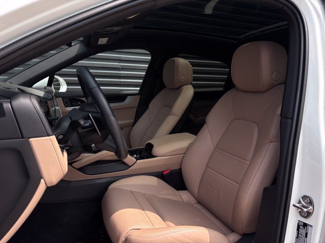Certified 2026 Porsche Cayenne Coupe AWD/4WD image 5