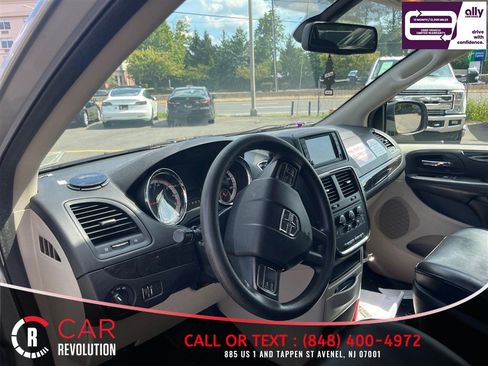 Used 2019 Dodge Grand Caravan SE FWD image 13