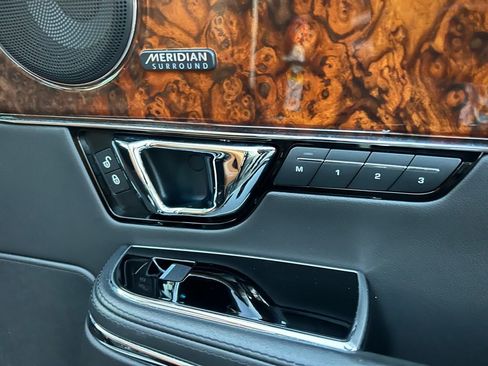 Used 2019 Jaguar XJ R-Sport image 39