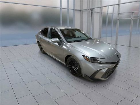 Certified 2025 Toyota Camry SE w/ Convenience Package image 2