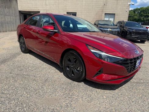 Certified 2023 Hyundai Elantra SEL w/ Preferred Accessory Package FWD image 9