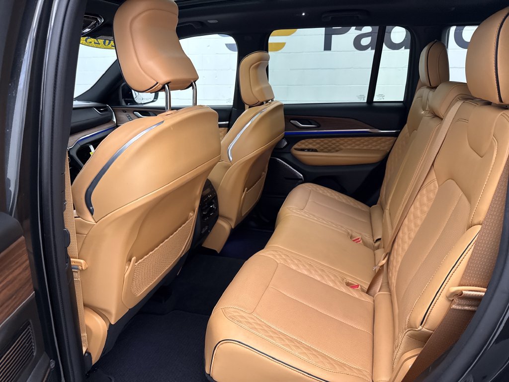 Used 2023 Jeep Grand Cherokee Summit AWD/4WD image 23