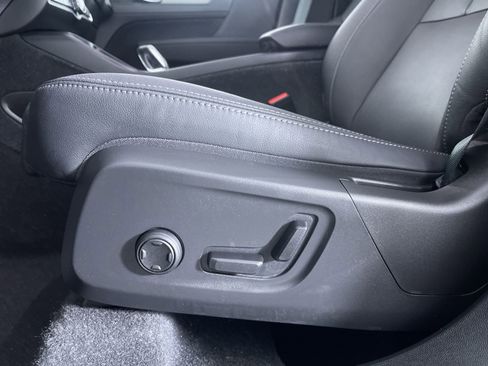 Used 2024 Volvo XC40 B5 Ultimate w/ Climate Package image 13