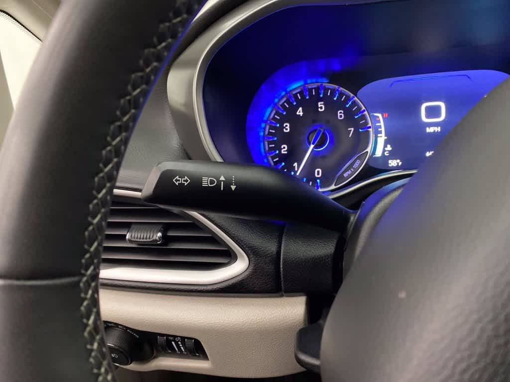 Used 2024 Chrysler Pacifica Touring-L FWD image 21