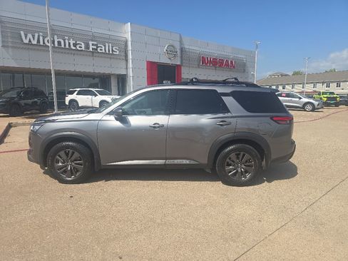 Certified 2022 Nissan Pathfinder SV FWD image 2
