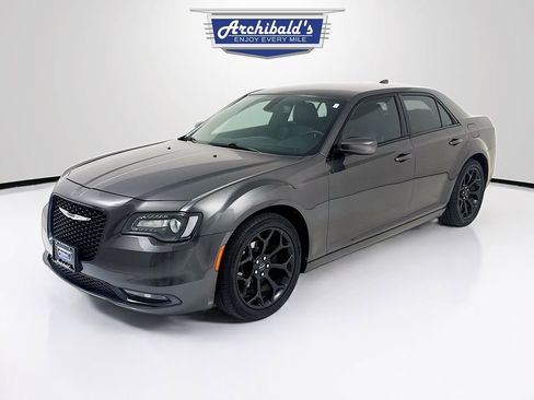 Used 2019 Chrysler 300 S image 3