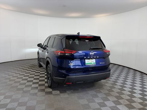 Used 2024 Nissan Rogue SV image 8