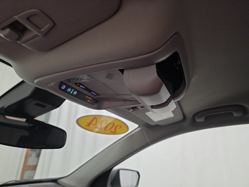 Used 2024 Chevrolet Equinox LT FWD image 33