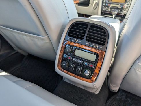 Used 2004 Jaguar XJ8 image 17