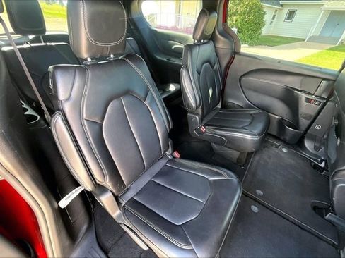 Used 2025 Chrysler Pacifica Select FWD image 25