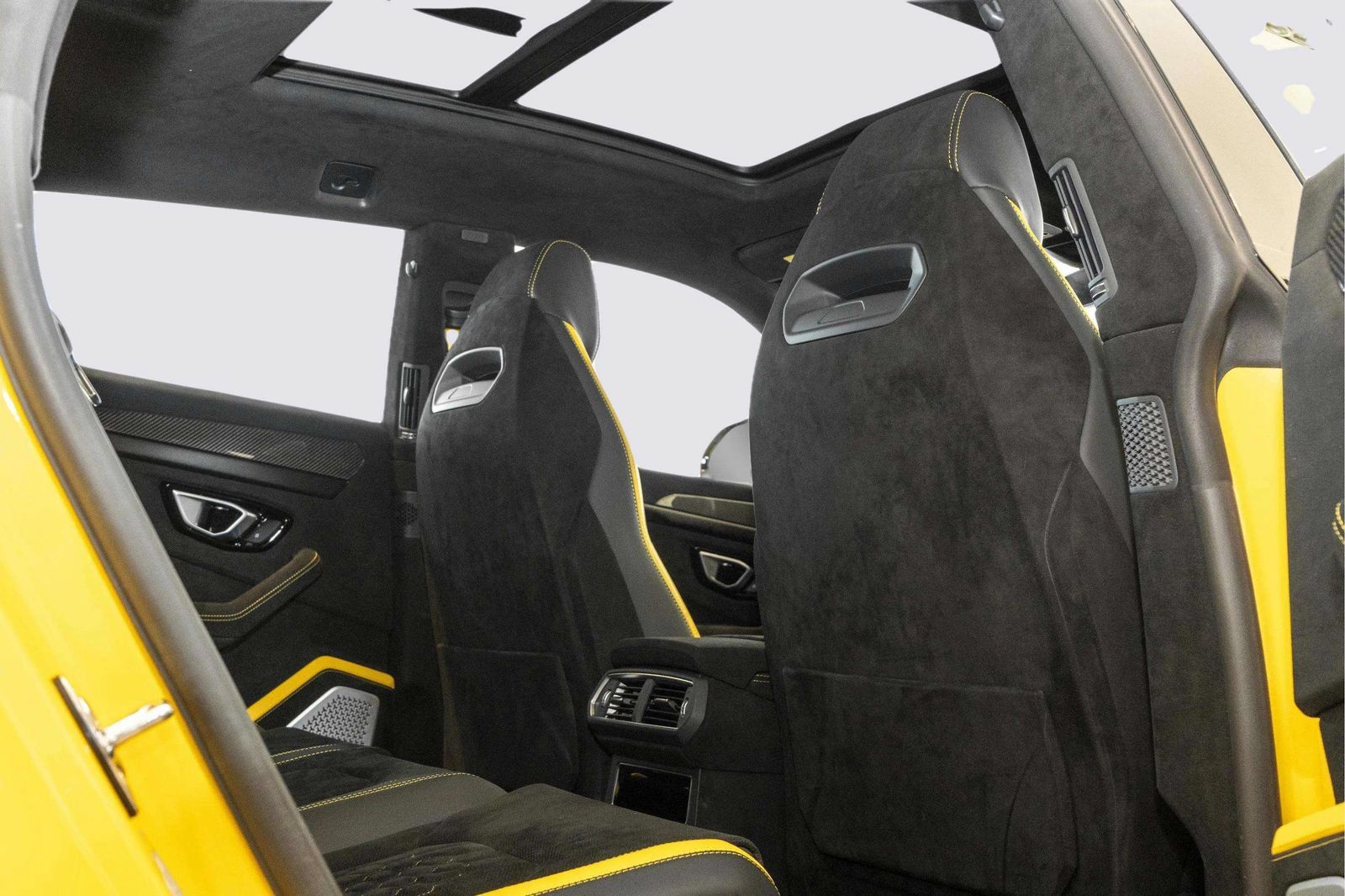 Used 2024 Lamborghini Urus Performante AWD/4WD image 55