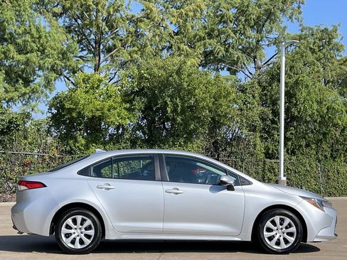 Used 2025 Toyota Corolla LE FWD image 3