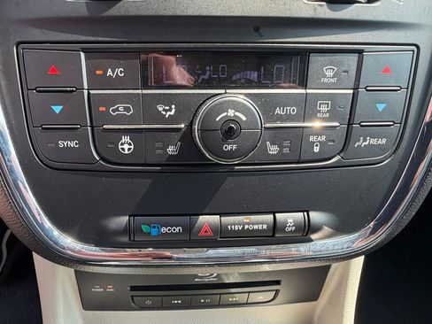 Used 2015 Chrysler Town & Country Touring-L w/ Driver Convenience Group FWD image 26