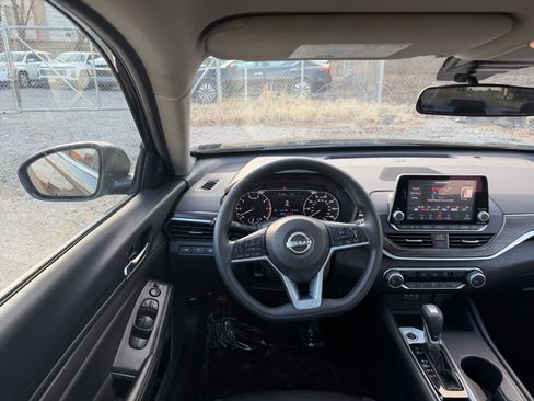 Used 2025 Nissan Altima 2.5 SV image 34