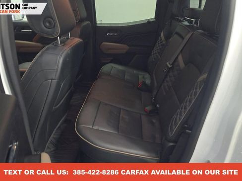 Used 2023 GMC Canyon Denali image 3