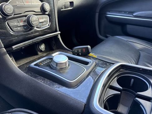 Used 2016 Chrysler 300 C image 31