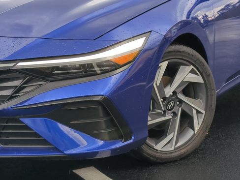 Certified 2025 Hyundai Elantra Limited FWD image 22